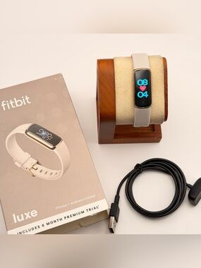 Fitbit Luxe, Full Set, Gold/white, Charger Included, Manuals, Tested, Smartwatch